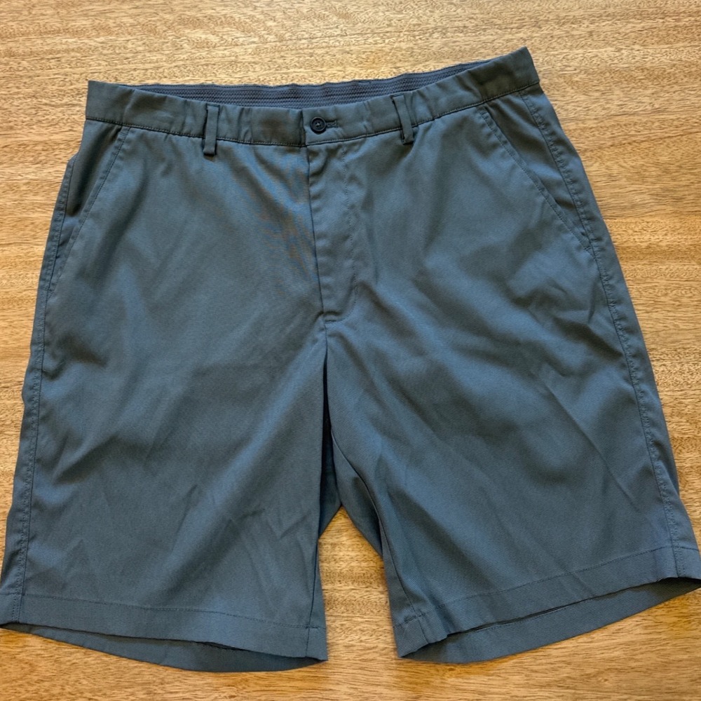 Greg Norman Shark Mens Golf Shorts Gray Flat Front Performance Stretch Size 36